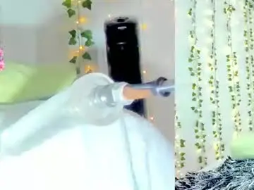 Ms__dira  live sex cam
