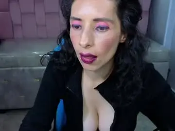 Roxxe_monrrow_b  live sex cam
