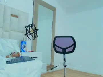 Sara_bigass__  live sex cam
