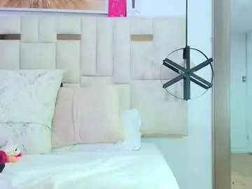 Sara_bigass__  live sex cam