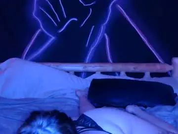 Warwhore24  live sex cam