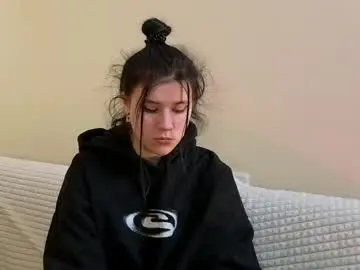 Heikedowtin  live sex cam