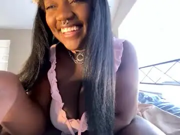 Innocentfreaklola  live sex cam