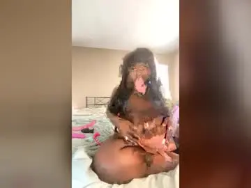 Innocentfreaklola  live sex cam