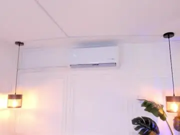 Nicole_whitee  live sex cam