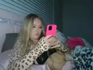 Kissntell07  live sex cam