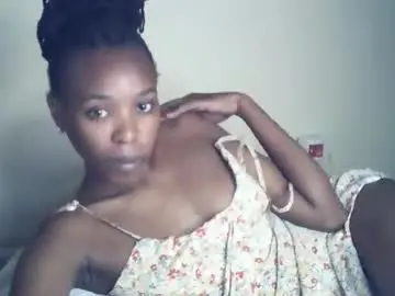 Sexxy_curvy23  live sex cam