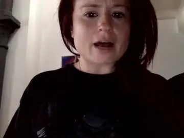 Sexywetred  live sex cam
