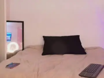 Milky_bella  live sex cam