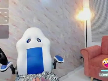 Preettymoon  live sex cam