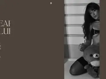 Rosiebones  live sex cam