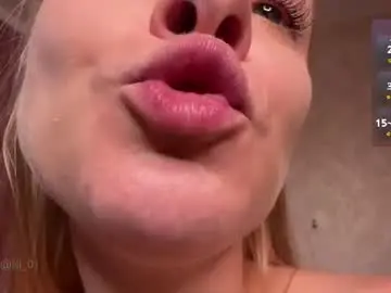 Lili_01  live sex cam
