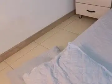 Emmi_collins  live sex cam