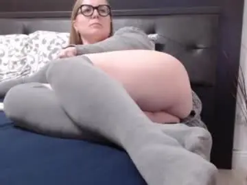 Milfbiglips38  live sex cam