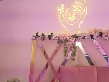 Neftis_tay  live sex cam