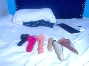 Tiny_whore18  live sex cam