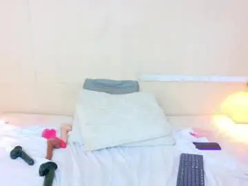 Tiny_whore18  live sex cam