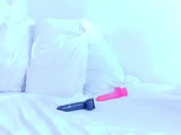 Tiny_whore18  live sex cam