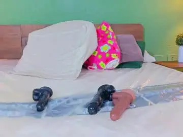 Tiny_whore18  live sex cam