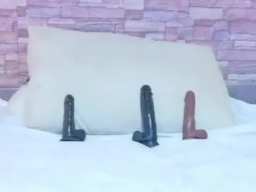 Tiny_whore18  live sex cam