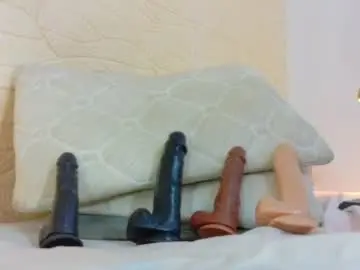 Tiny_whore18  live sex cam