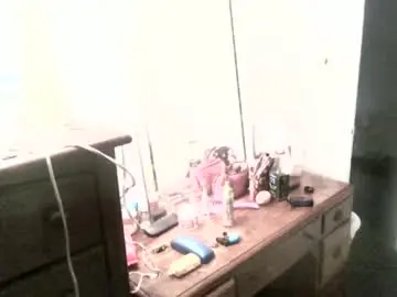 Feistyhalfpint  live sex cam