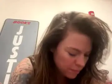 Pricelesspenni28  live sex cam
