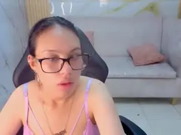 Luana_s  live sex cam
