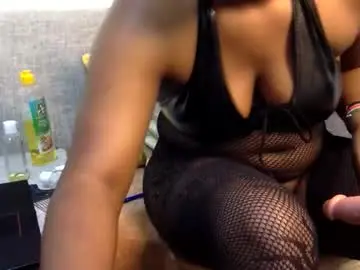 Squirtebony  live sex cam