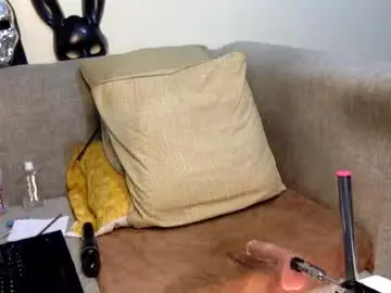 Squirtebony  live sex cam