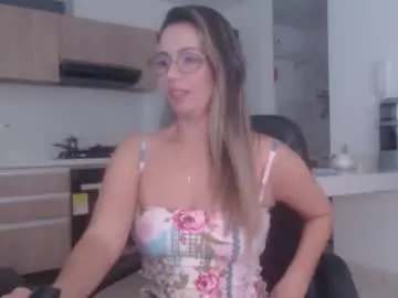 Latinpaprika  live sex cam