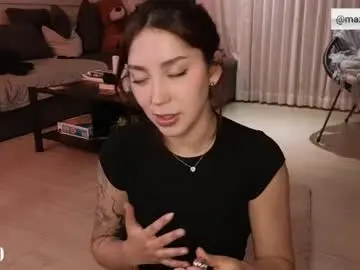 Maxine_8  live sex cam