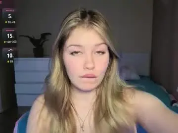 Pawsclawws  live sex cam