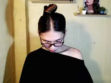 Chinitaluxe  live sex cam