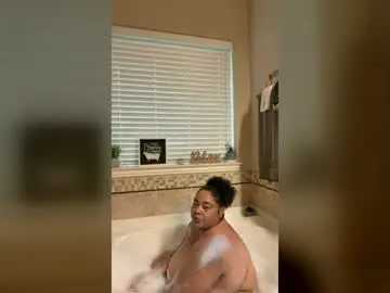 Fatfineandthick  live sex cam