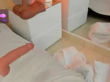 Megan_thompsoon1  live sex cam