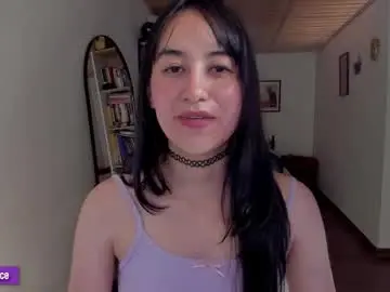 Nia_blaze  live sex cam