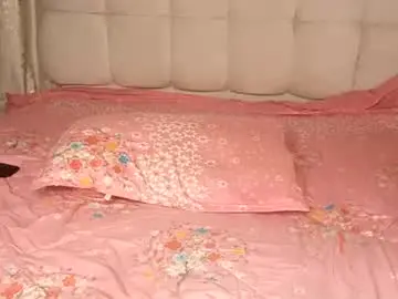 Bossetassy  live sex cam