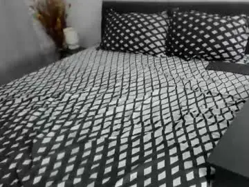 Dyanne18  live sex cam