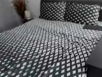 Dyanne18  live sex cam