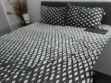 Dyanne18  live sex cam