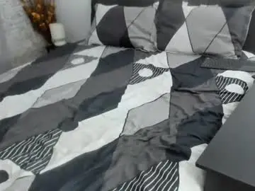 Dyanne18  live sex cam