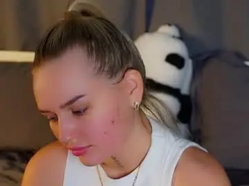 Amylowe687328  live sex cam