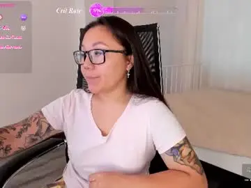 Honeyy_beee  live sex cam