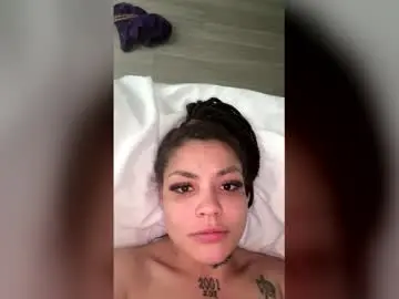 Yayahadiya924  live sex cam