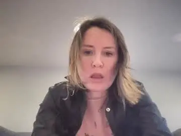 Eatmypie69  live sex cam