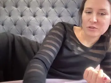 Eatmypie69  live sex cam