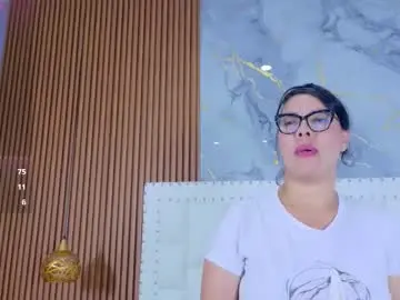 Hornylatimommy  live sex cam