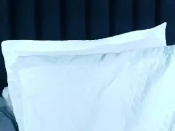 Hornylatimommy  live sex cam