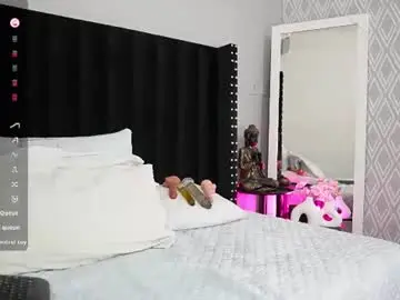 Hornylatimommy  live sex cam